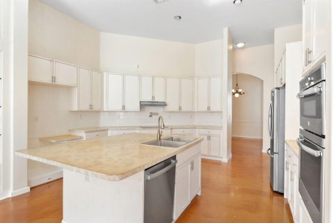 House in Lake Worth, Florida 5 bedrooms, 267.09 sq.m. № 2405860 - photo 24