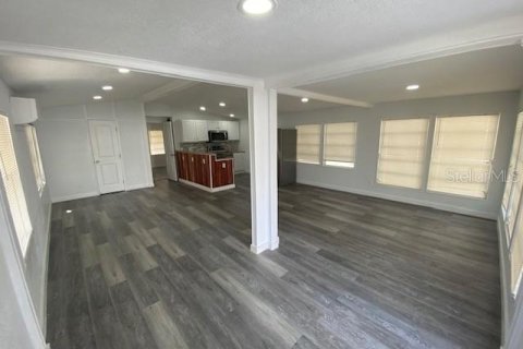 Снять в аренду квартиру в Тампа, Флорида 5 комнат, 74.32м2, № 1513864 - фото 4