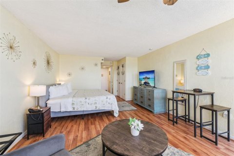 Condo in Daytona Beach, Florida, 1 bedroom  № 2118799 - photo 11