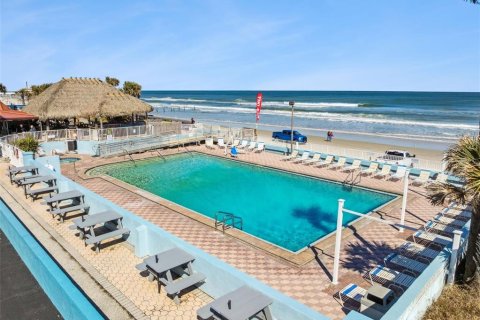 Condo in Daytona Beach, Florida, 1 bedroom  № 2118799 - photo 17