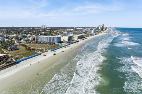 Condo in Daytona Beach, Florida, 1 bedroom  № 2118799 - photo 24