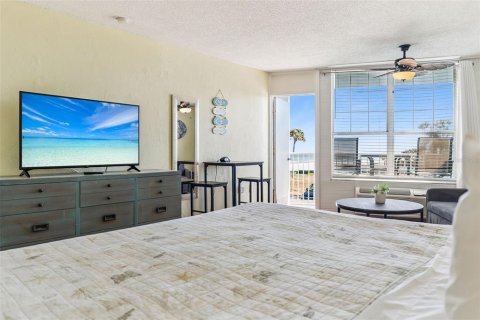 Condo in Daytona Beach, Florida, 1 bedroom  № 2118799 - photo 12