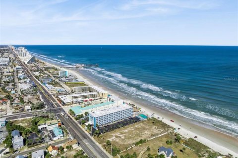 Condo in Daytona Beach, Florida, 1 bedroom  № 2118799 - photo 25