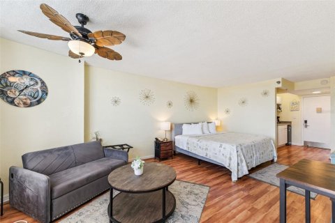 Condo in Daytona Beach, Florida, 1 bedroom  № 2118799 - photo 8