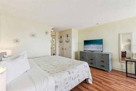 Condo in Daytona Beach, Florida, 1 bedroom  № 2118799 - photo 10