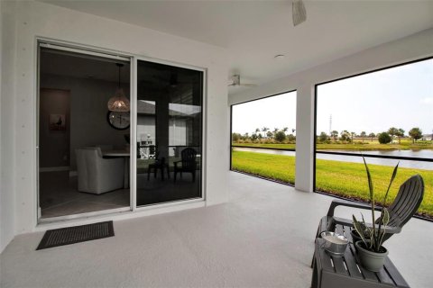 House in Parrish, Florida 3 bedrooms, 264.49 sq.m. № 1686695 - photo 30