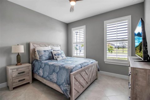 House in Parrish, Florida 3 bedrooms, 264.49 sq.m. № 1686695 - photo 7