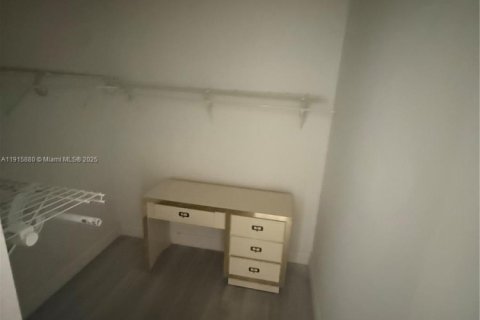 Condo in Miami, Florida, 2 bedrooms  № 1971018 - photo 7