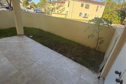 Condo in Miami, Florida, 2 bedrooms  № 1971018 - photo 10