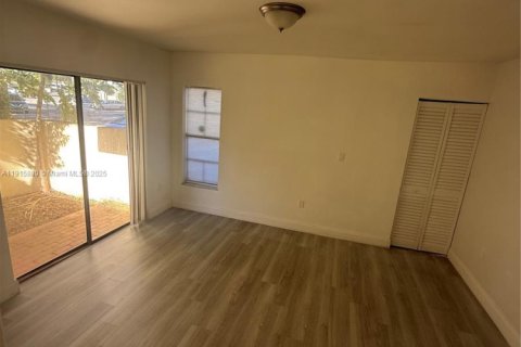 Condo in Miami, Florida, 2 bedrooms  № 1971018 - photo 6