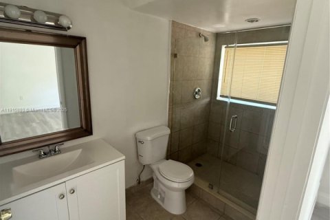 Condo in Miami, Florida, 2 bedrooms  № 1971018 - photo 8