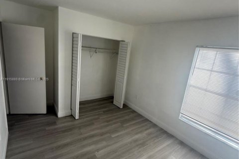 Condo in Miami, Florida, 2 bedrooms  № 1971018 - photo 4