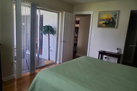 Condo in Seminole, Florida, 2 bedrooms № 2237321 - photo 13