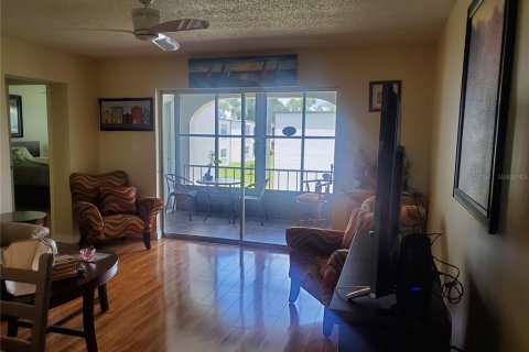 Condo in Seminole, Florida, 2 bedrooms № 2237321 - photo 4