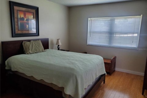 Condo in Seminole, Florida, 2 bedrooms № 2237321 - photo 12
