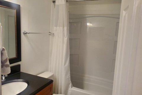 Condo in Seminole, Florida, 2 bedrooms № 2237321 - photo 19