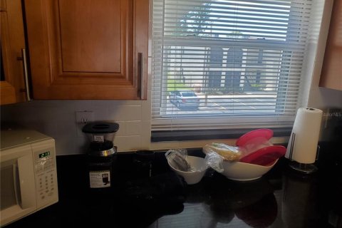 Condo in Seminole, Florida, 2 bedrooms № 2237321 - photo 10