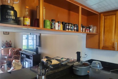 Condo in Seminole, Florida, 2 bedrooms № 2237321 - photo 8