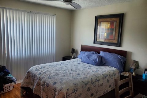 Condo in Seminole, Florida, 2 bedrooms № 2237321 - photo 18