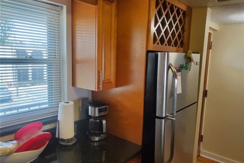 Condo in Seminole, Florida, 2 bedrooms № 2237321 - photo 11
