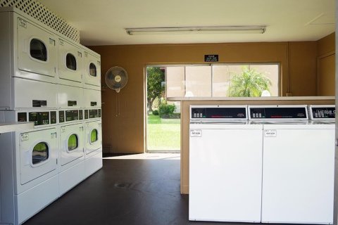 Condo in Seminole, Florida, 2 bedrooms № 2237321 - photo 24