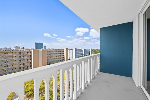 Copropriété à vendre à Hallandale Beach, Floride: 2 chambres, 101.45 m2 № 2031229 - photo 15