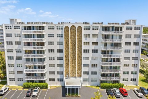 Copropriété à vendre à Hallandale Beach, Floride: 2 chambres, 101.45 m2 № 2031229 - photo 17
