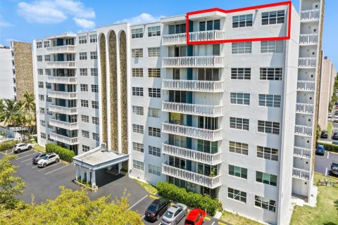 Copropriété à vendre à Hallandale Beach, Floride: 2 chambres, 101.45 m2 № 2031229 - photo 16