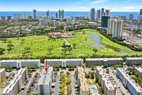 Copropriété à vendre à Hallandale Beach, Floride: 2 chambres, 101.45 m2 № 2031229 - photo 18