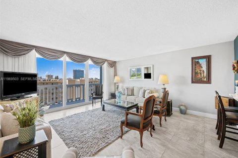 Condo à Hallandale Beach, Floride, 2 chambres  № 2031229