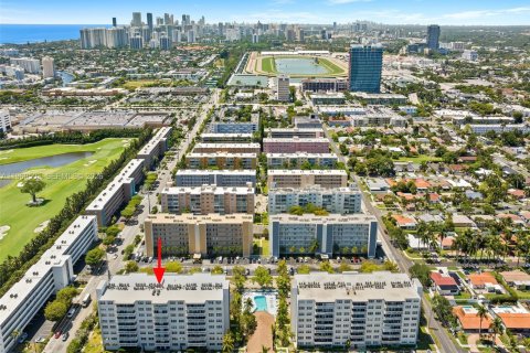 Copropriété à vendre à Hallandale Beach, Floride: 2 chambres, 101.45 m2 № 2031229 - photo 19