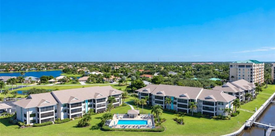 Condominio en Punta Gorda, Florida, 2 dormitorios № 2418394