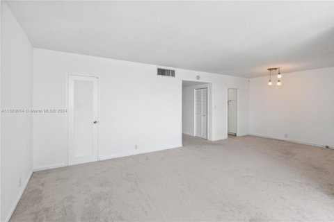 Condominio en venta en Miami Beach, Florida, 69.31 m2 № 2077003 - foto 9