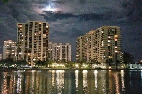 Купить кондоминиум в Авентура, Флорида 1 спальня, 85.28м2, № 1964114 - фото 25