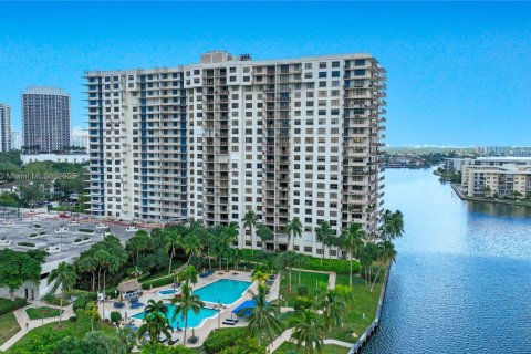 Купить кондоминиум в Авентура, Флорида 1 спальня, 85.28м2, № 1964114 - фото 1