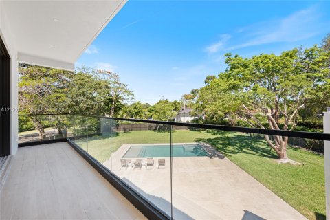 House in Miami, Florida 6 bedrooms, 643.63 sq.m. № 2189055 - photo 16