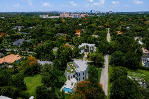 House in Miami, Florida 6 bedrooms, 643.63 sq.m. № 2189055 - photo 23