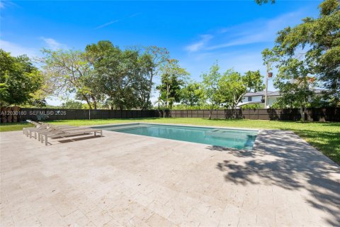 House in Miami, Florida 6 bedrooms, 643.63 sq.m. № 2189055 - photo 21