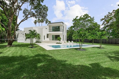 House in Miami, Florida 6 bedrooms, 643.63 sq.m. № 2189055 - photo 22