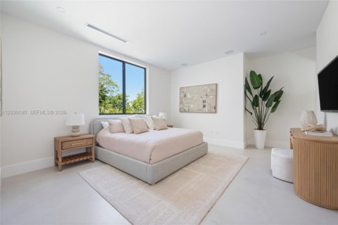 House in Miami, Florida 6 bedrooms, 643.63 sq.m. № 2189055 - photo 19