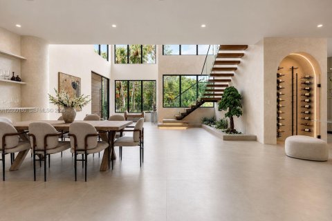 Casa en Miami, Florida 6 dormitorios, 643.63 m2 № 2189055
