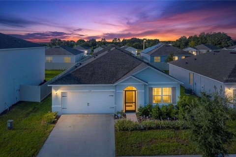 House in Haines City, Florida 3 bedrooms, 155.05 sq.m. № 2344836
