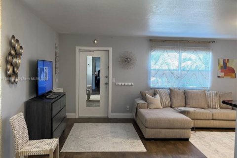Condominio en alquiler en Delray Beach, Florida, 1 dormitorio, 66.89 m2 № 1894279 - foto 2