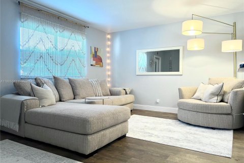 Condominio en alquiler en Delray Beach, Florida, 1 dormitorio, 66.89 m2 № 1894279 - foto 1