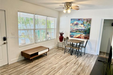 Villa ou maison à louer à Fort Lauderdale, Floride: 2 chambres, 81.75 m2 № 2087790 - photo 4