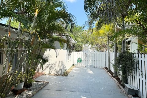 Villa ou maison à louer à Fort Lauderdale, Floride: 2 chambres, 81.75 m2 № 2087790 - photo 9