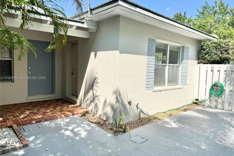 Villa ou maison à louer à Fort Lauderdale, Floride: 2 chambres, 81.75 m2 № 2087790 - photo 10