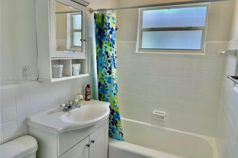 Villa ou maison à louer à Fort Lauderdale, Floride: 2 chambres, 81.75 m2 № 2087790 - photo 8