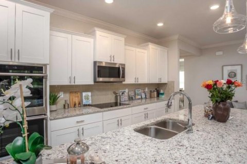 House in Homosassa, Florida 4 bedrooms, 290.78 sq.m. № 2111432 - photo 4