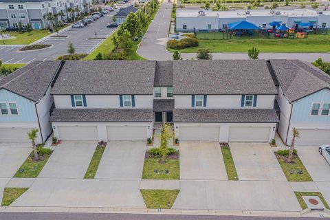 Снять в аренду таунхаус в Уэсли-Чепел, Флорида 6 комнат, 145.3м2, № 1824545 - фото 1